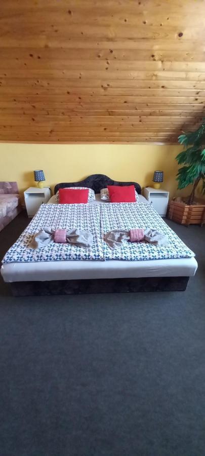 Апартаменти Patrik Apartman Шіофок Екстер'єр фото